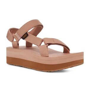 Teva Women's Flatform Universal Sandal!